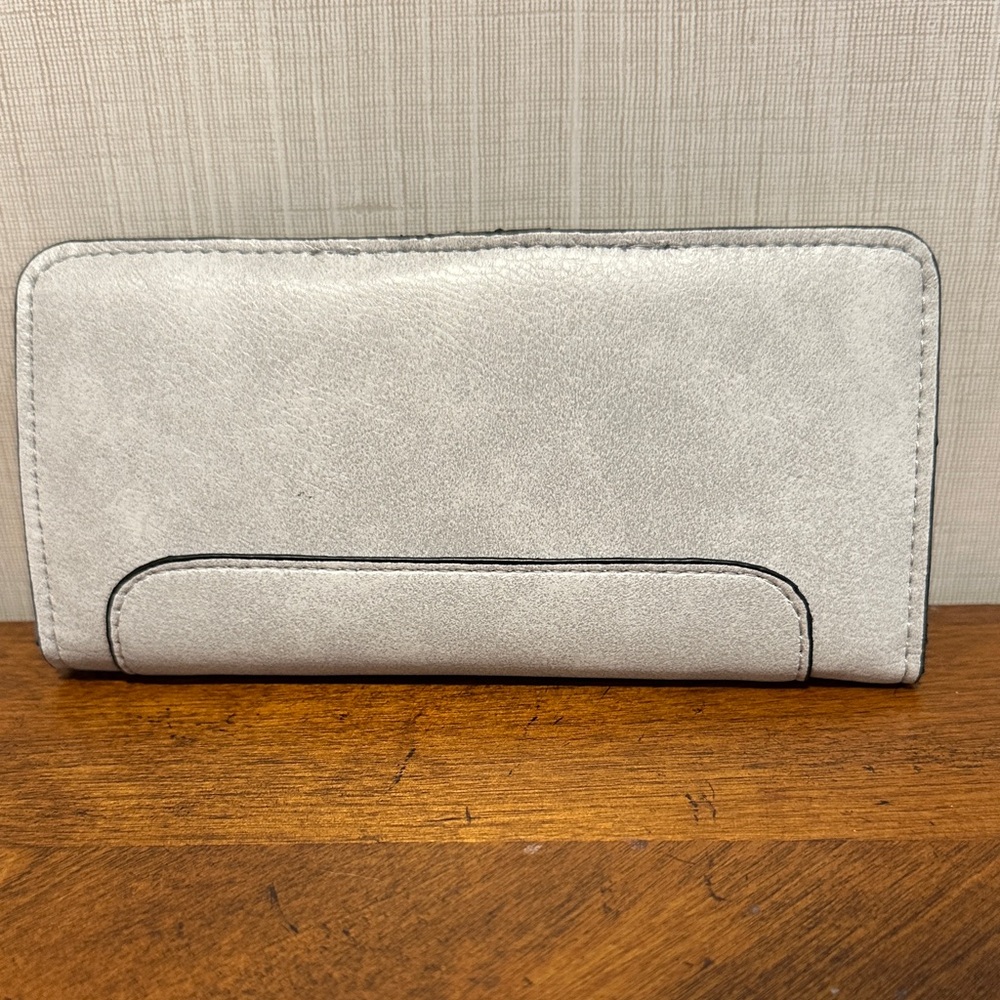 🚨🚨SOLD🚨🚨Elegant Light Grey Wallet